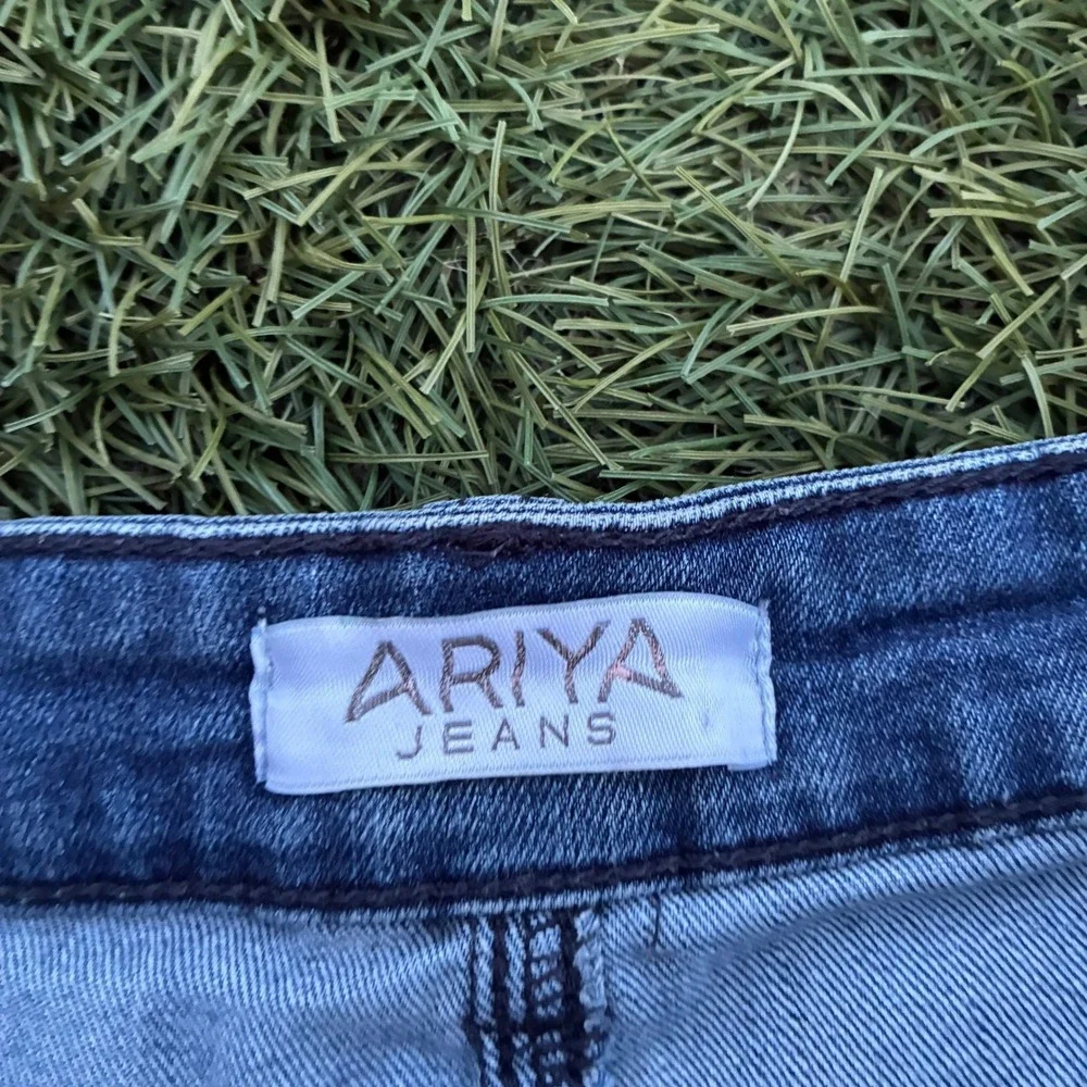 Ariya Jeans Womens 31x3 Button Fly Frayed Denim Shorts Size 13/31 Y2K 90s Blue